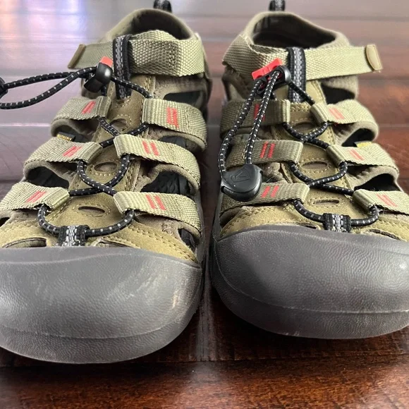 Men’s size 7 keen hiking sandals - Picture 3 of 5